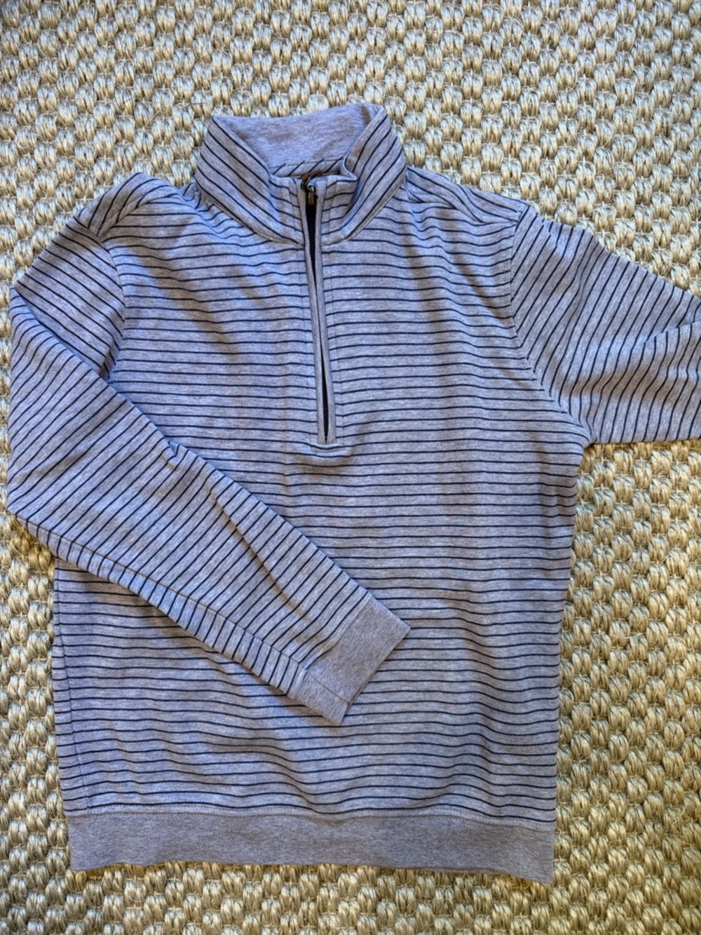 Johnnie-o quarter zip. Size 8